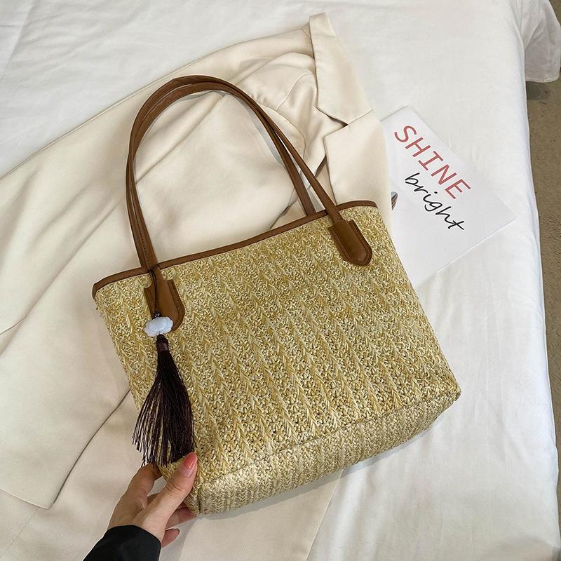 

Summer casual large-capacity straw bag women s bag 2025 new versatile beach bag fashion woven shoulder tote bag коричневый