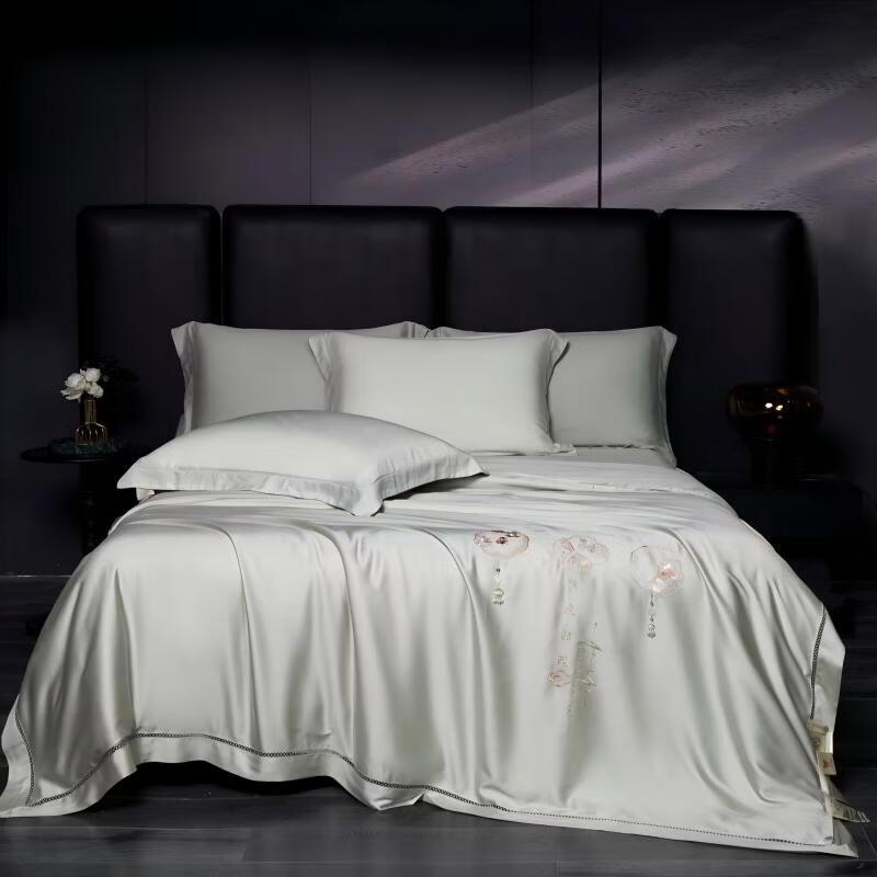 Bijiaman Su Embroidery Mulberry Silk Quilt