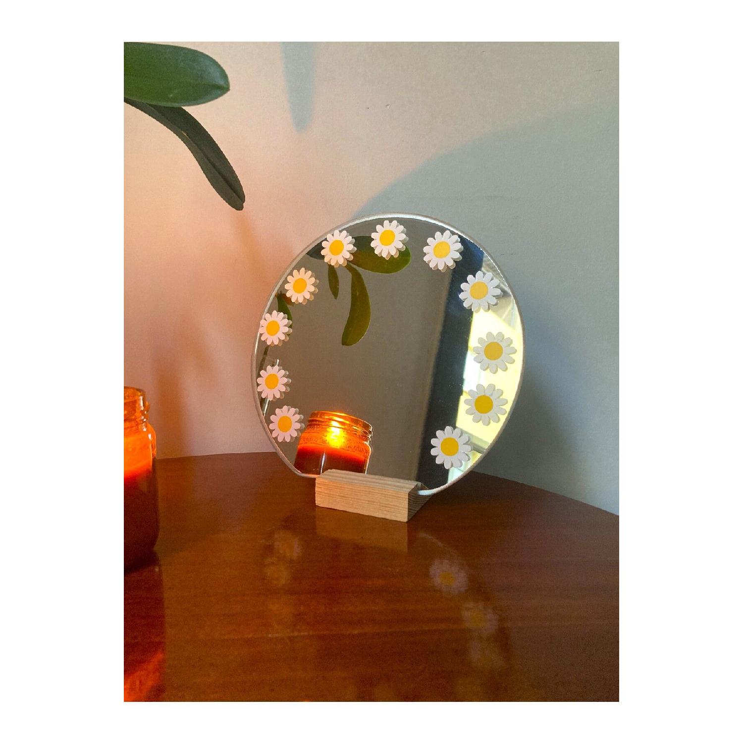 

Makeup Mirror With Daisy Stand (19cm)