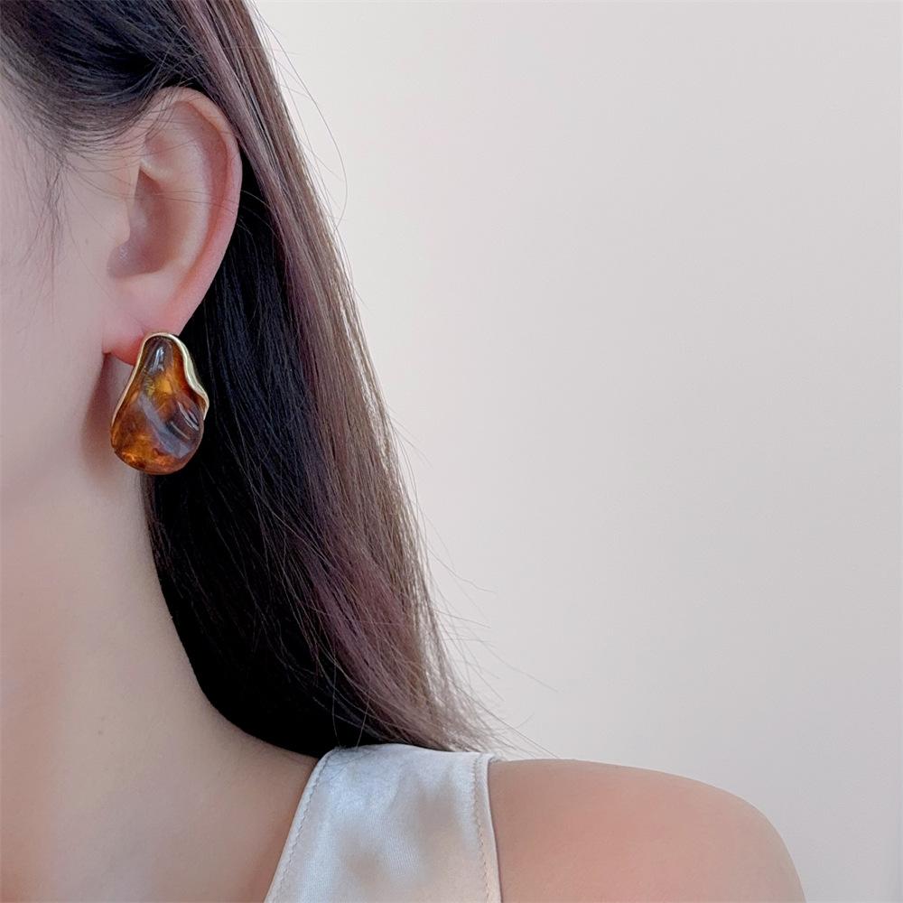 Amber Resin Irregular Water Droplet Shape Stud Earrings for Women Niche Design Metal Splice Earring Fashion Jewelry