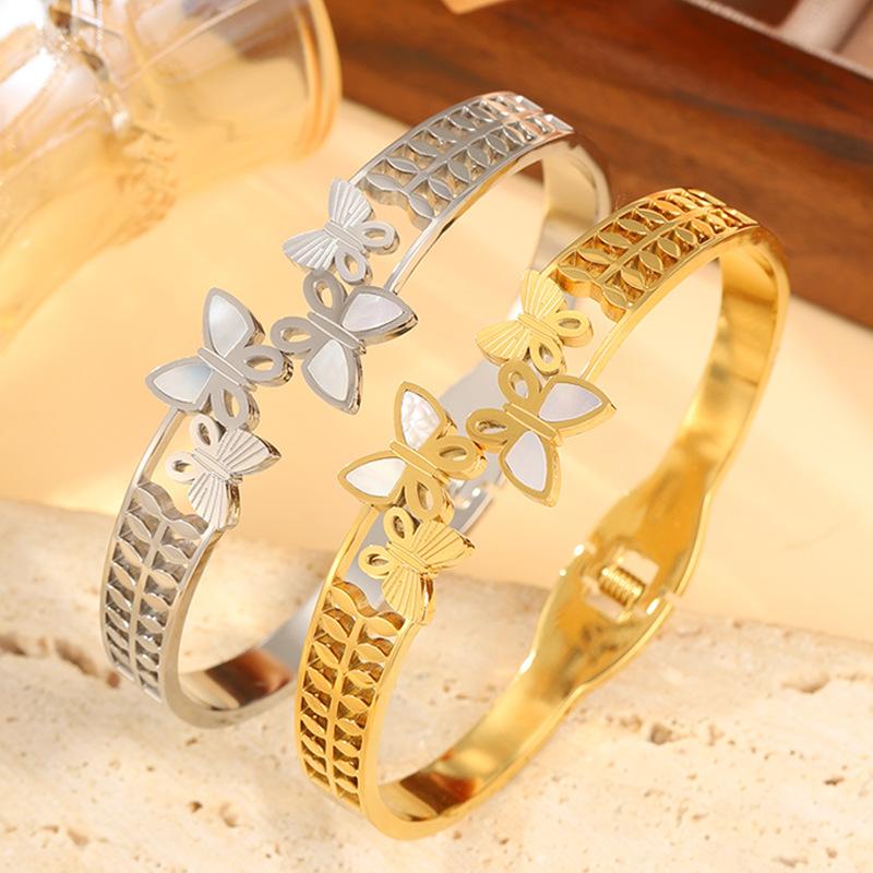 18K Golden Versatile White Shell Butterfly Stainless Steel Bracelet for Women, Fashionable and Light Luxury Open Leaf Bracelet Ins Ornament