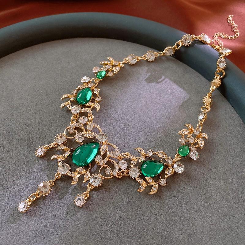 Französisches Gericht Strass-Wassertropfen Schmuckset: Luxuriöses Halsketten- und Ohrring-Set für Damen