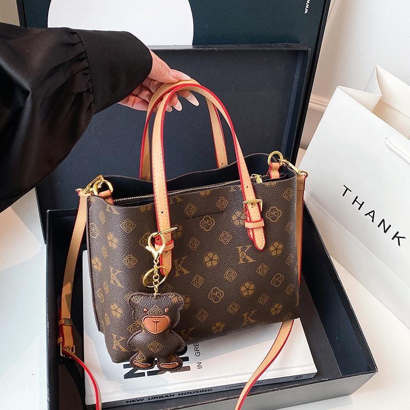 Borsa da Donna Marca di Lusso Leggero 2026 Nuova alla Moda e Versatile a Spalla Singola Crossbody Borsa a Mano di Alta Gamma con Grande Capacità