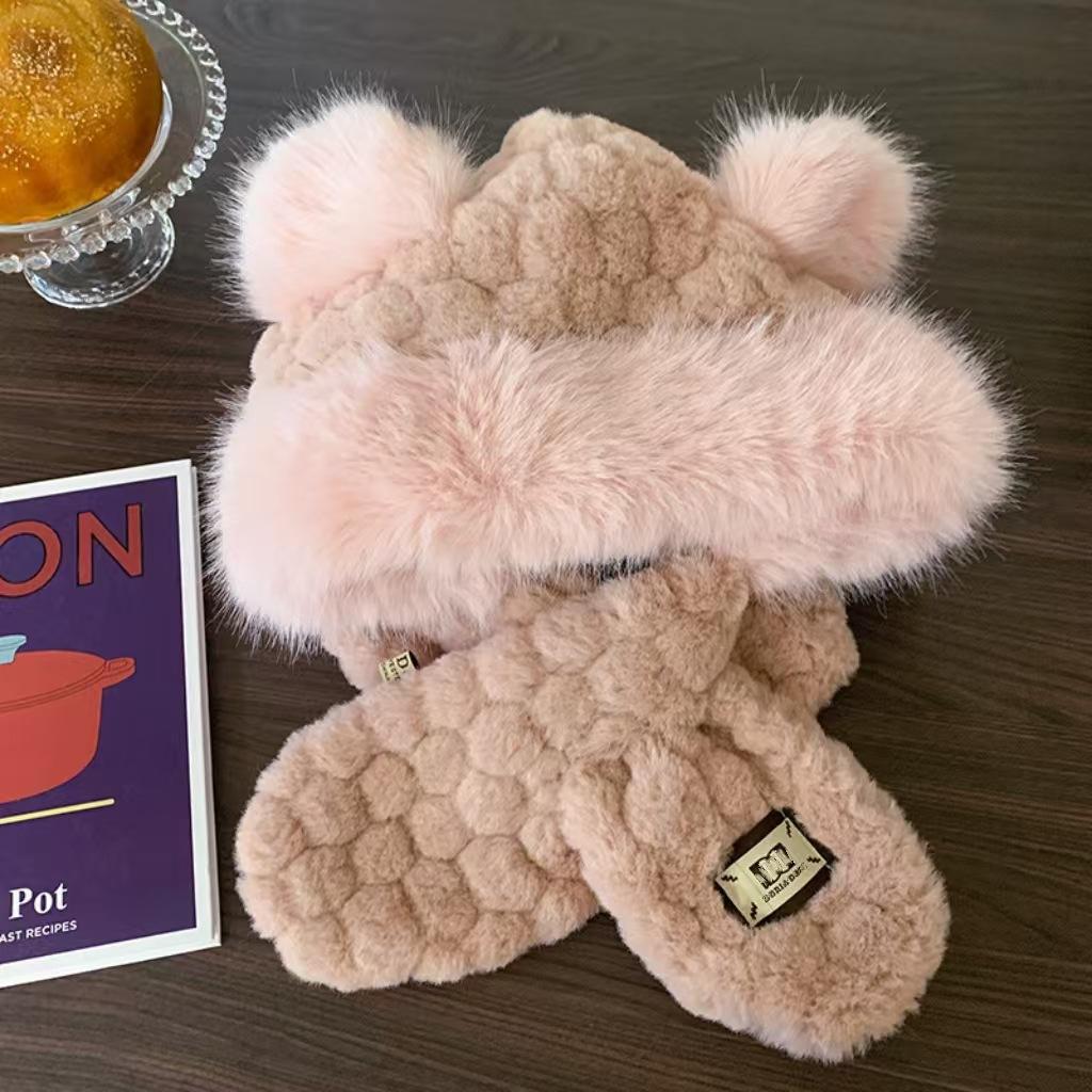 

Bear three-piece hat women s 2025 new autumn and winter cold scarf gloves integrated cold cycling three-in-one One size fits all рожевий