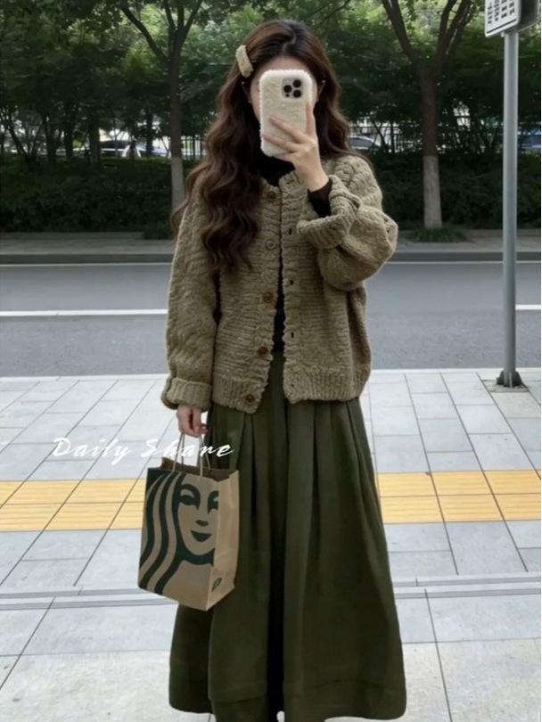Luxurious Knit Sweater & Skirt Set for Women - New Year Fashion