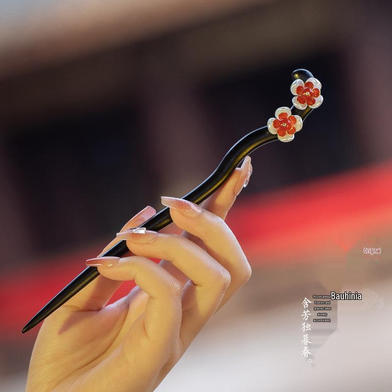 Elegant Ebony Flower Hairpin for Women – Ancient Style, High-End Feel, Simple Chinese Design, Perfect for Daily Use.