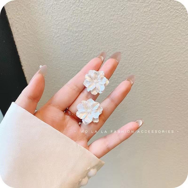White Camellia Zhao Ruth Stud Earrings Super Fairy French Super Fairy Sweet and Gentle Stud Earrings Women's Exquisite Ear Jewelry