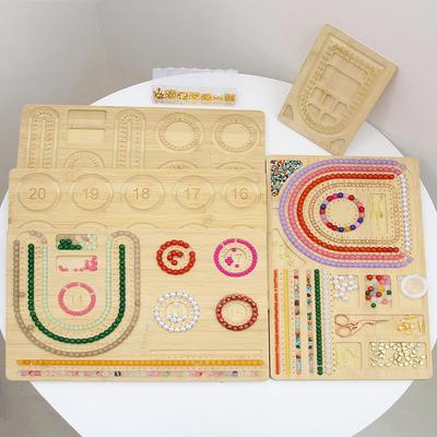 Braccialetto Semplice in Bambù con Perle e Piatto con Design di Perle