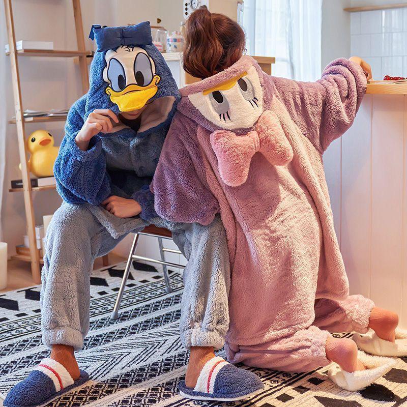 Women's Cute Cartoon Tiger Hooded Coral Fleece Pajamas - Thickened Long Sleeve Robe Suitable for Autumn and Winter, Wearable Outdoors.