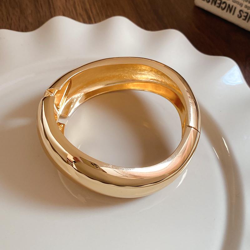 

Элегантный геометрический квадратный браслет-волна: Высококлассный модный браслет для женщин