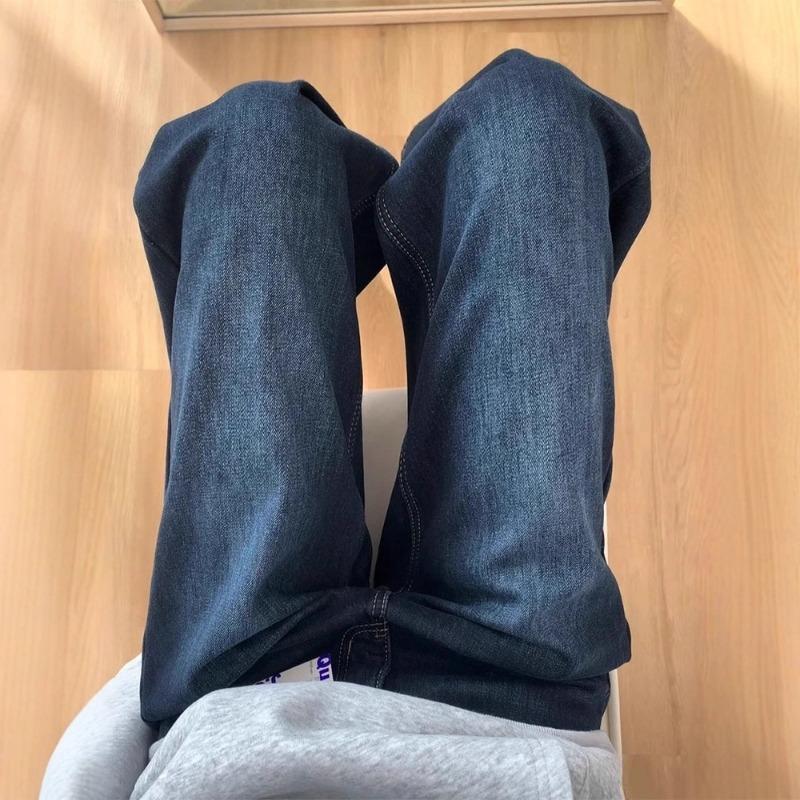 Fleece and thickened jeans for women, loose high-waisted and thin in winter, straight wide-leg floor-mopping pants.