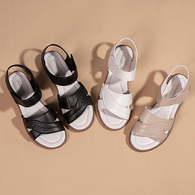 Soft leather soft sole beef tendon mother sandals women's 2025 summer new flat bottom middle-aged and elderly comfortable fashion women non-slip