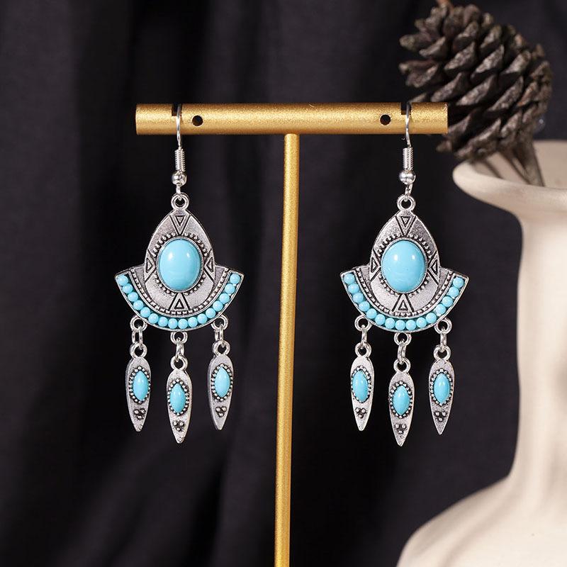 European, American and Bohemian Hollow Bead Fringed Earrings, High-end Retro Ethnic Style Earrings, Fashionable Long Earrings.