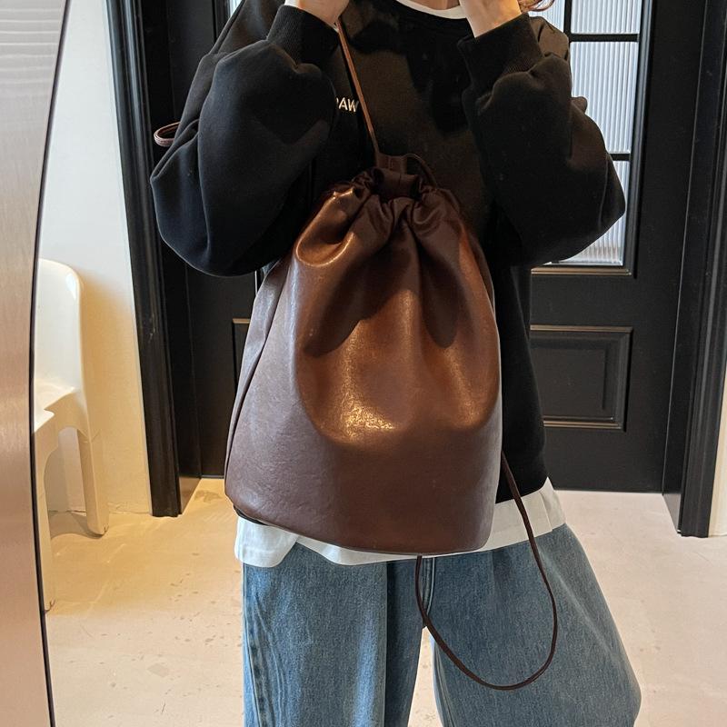 Niche Soft-sided Backpack Bag Women's Autumn and Winter 2025 New Fashion Retro Bucket Bag Casual Large-capacity Backpack