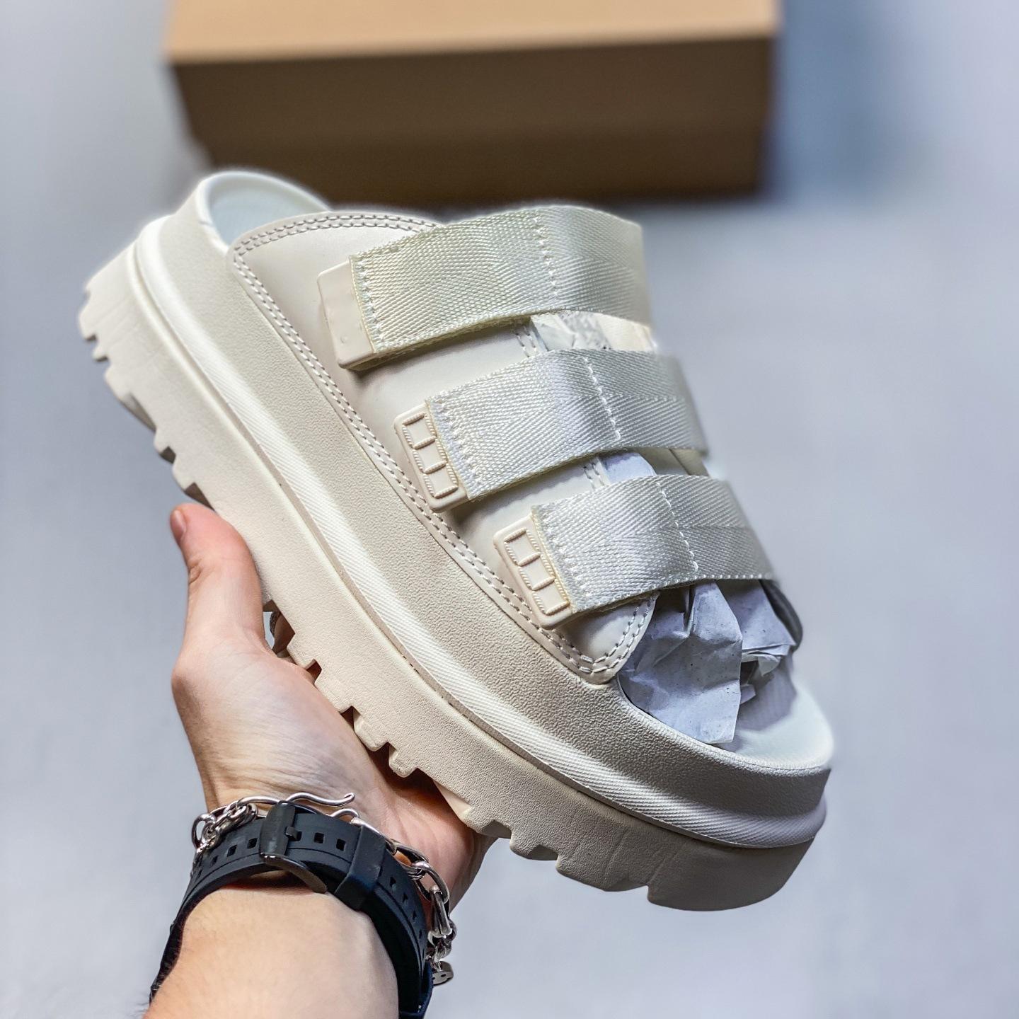 

Light luxury rhinestone slope heel Roman shoes new platform sole single shoes soft sole ins wind commuting shallow mouth versatile sandals 36