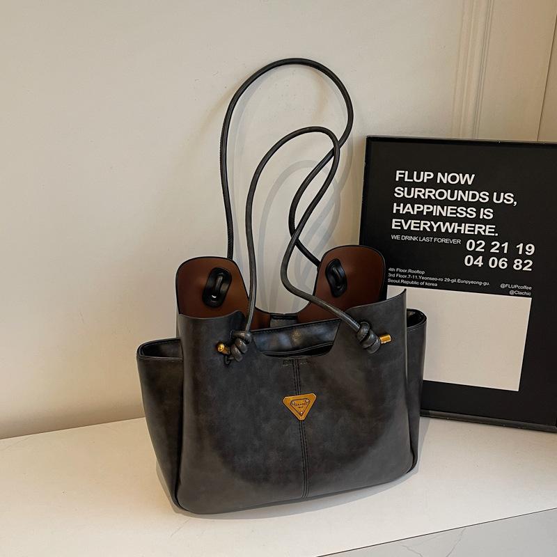 

Premium bag women s large-capacity new retro versatile shoulder commuter bag niche tote bag