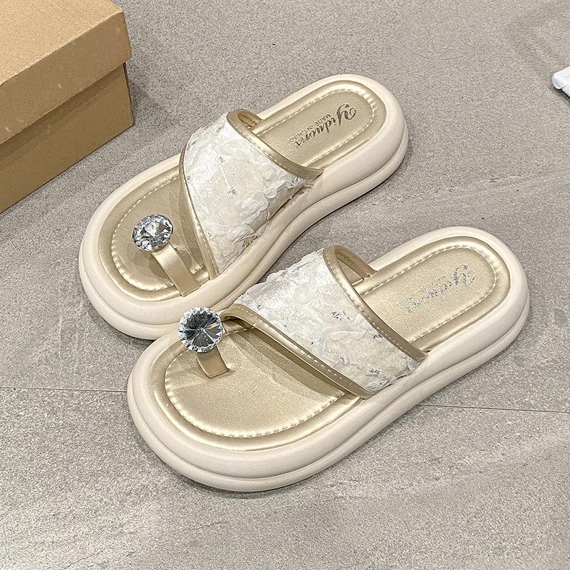 

Beautiful set of toe slippers for women s summer outer wear fashion 2025 new thick-bottomed versatile rhinestones with skirts, beach cool slippers 35