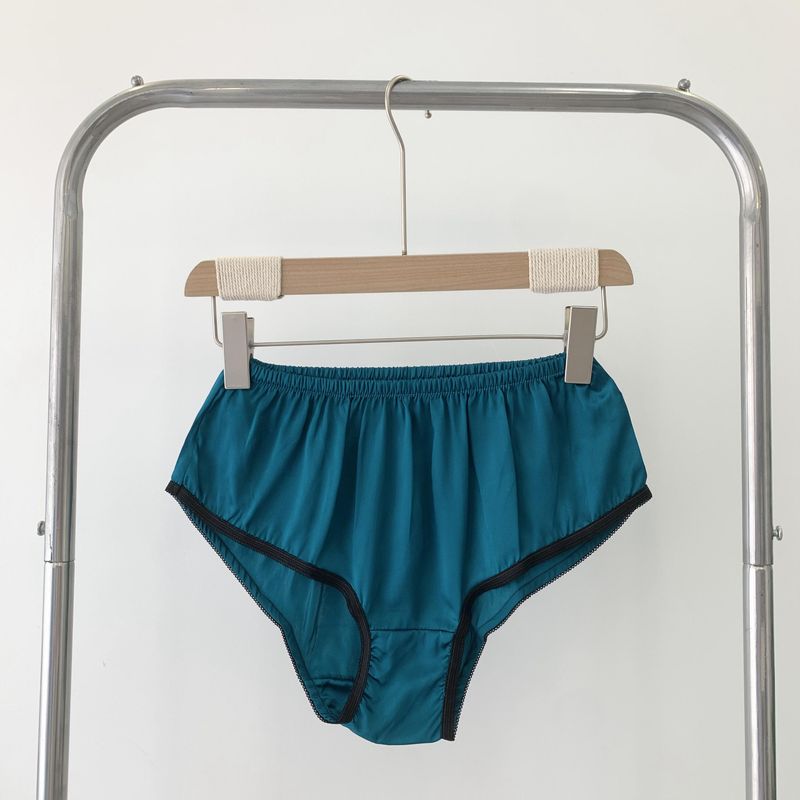 

100% Mulberry Silk Underwear Women s Lightweight Breathable Pure Silk Briefs Women s Elastic Waist Antibacterial Bottom Crotch Large Size Boxers Blue-green color difference physical Green 4XL