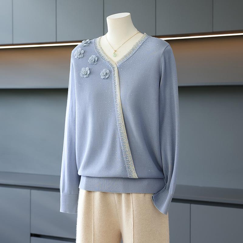 Mom's 2025 Autumn V-Neck Knitted Top - Fashionable Base Shirt for Middle-aged and Elderly Women