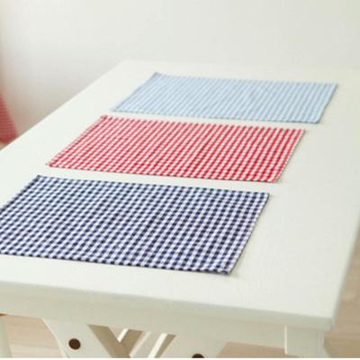 קישוטי שולחן ואביזרים – תחתיות ומחצלות