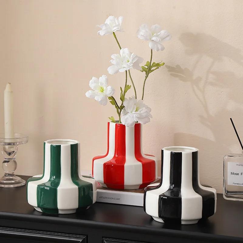 European Ceramic Vertical Striped Vase Water-based Flower Arrangement Container Striped Floral Vase for Room and Dining Table