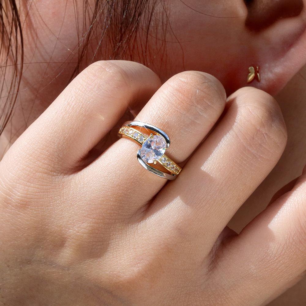 Modeschmuck, Zweifarbig galvanisierter Zirkon Verlobungsring in Gänseeiform.