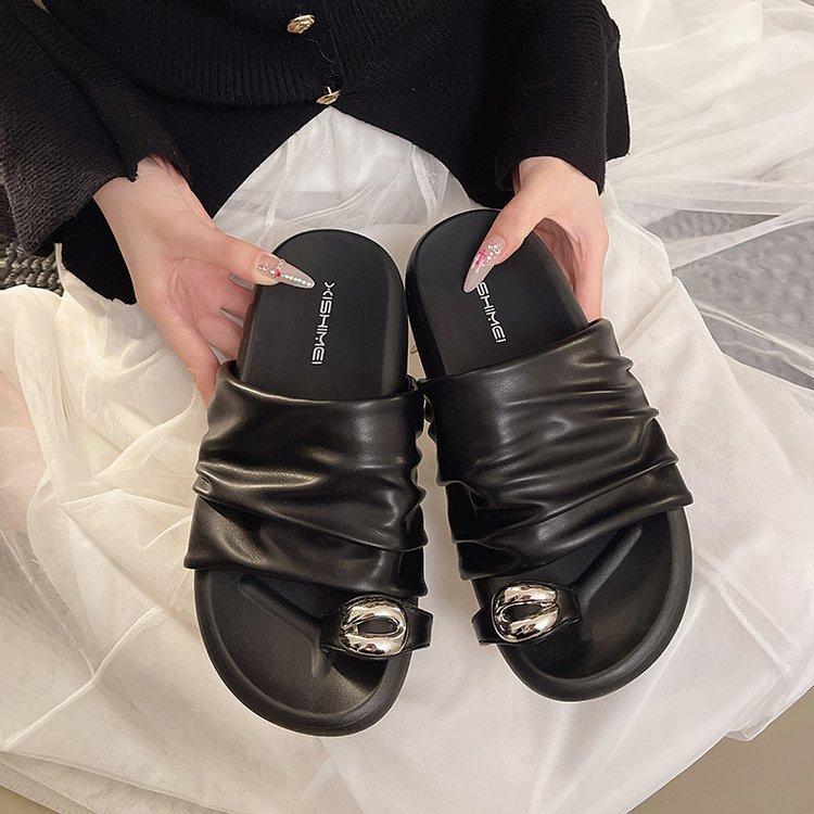 French pleated set of toe slippers for women's summer wear 2025 new versatile thick-soled sandals for beach vacation