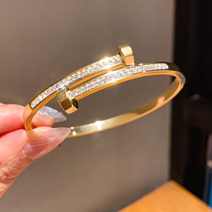Flower Buckle Bracelet, Retro Palace Style Bracelet, Light Luxury and High-end Jewelry One  Size(18CM~21CM)