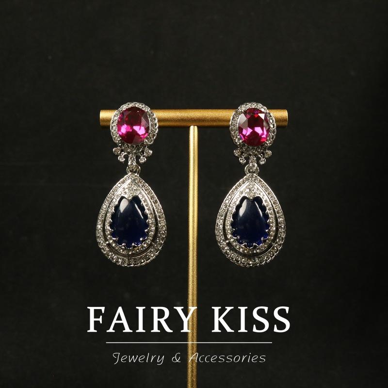 

Атмосферное многослойное плетеное ожерелье с бахромой из бисера, полая брошь в виде ромба, медные серьги-пусеты с воском, женские серьги