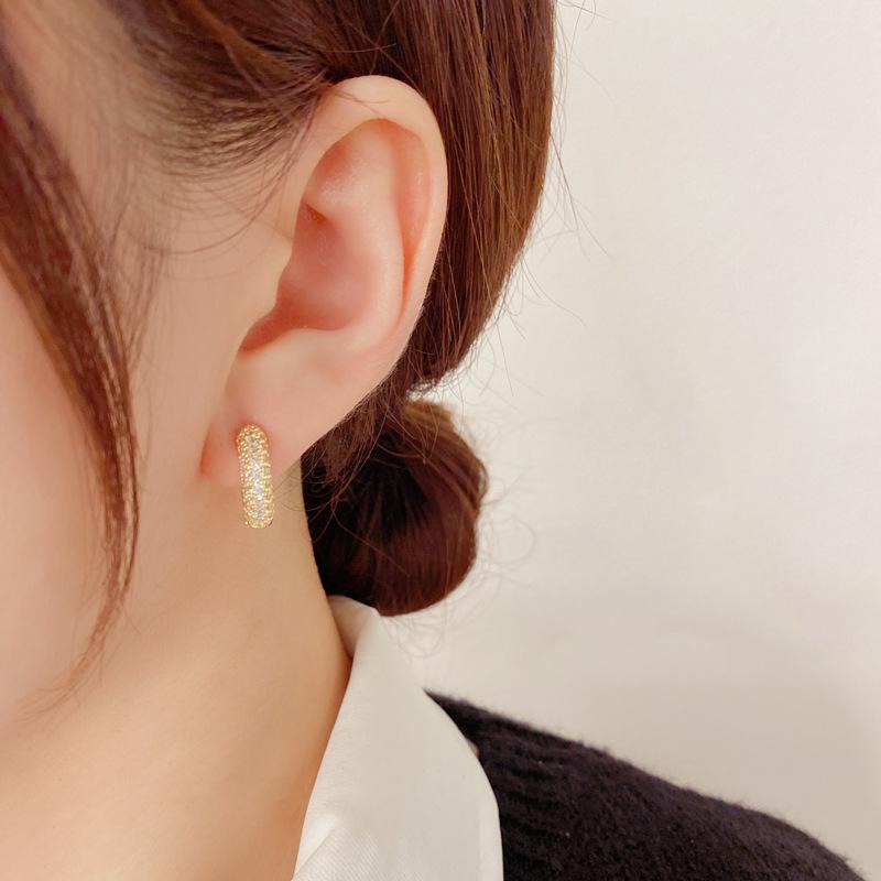 Elegant Micro-Inlaid Zircon Pearl Earrings - Exquisite, Fashionable, and Versatile Light Luxury Accessories