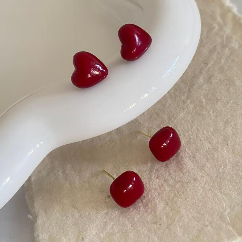 Chic Red Heart Square Stud Earrings for Women – Retro, Simple, Versatile Design