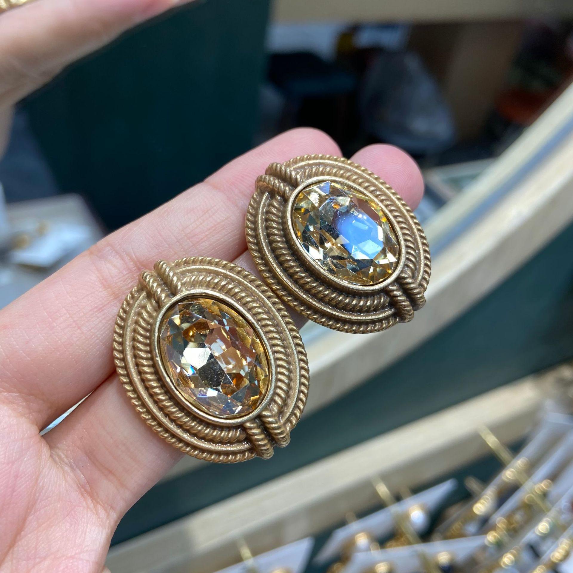 

Medieval Vintage French Retro Hepburn Gem Oval Earrings Women S Simple And Versatile Niche High Sense