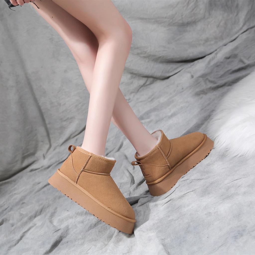 Snow boots women's 2025 new boots, thickened soles to increase height, snow cotton shoes, winter warm and velvet waterproof bread shoes