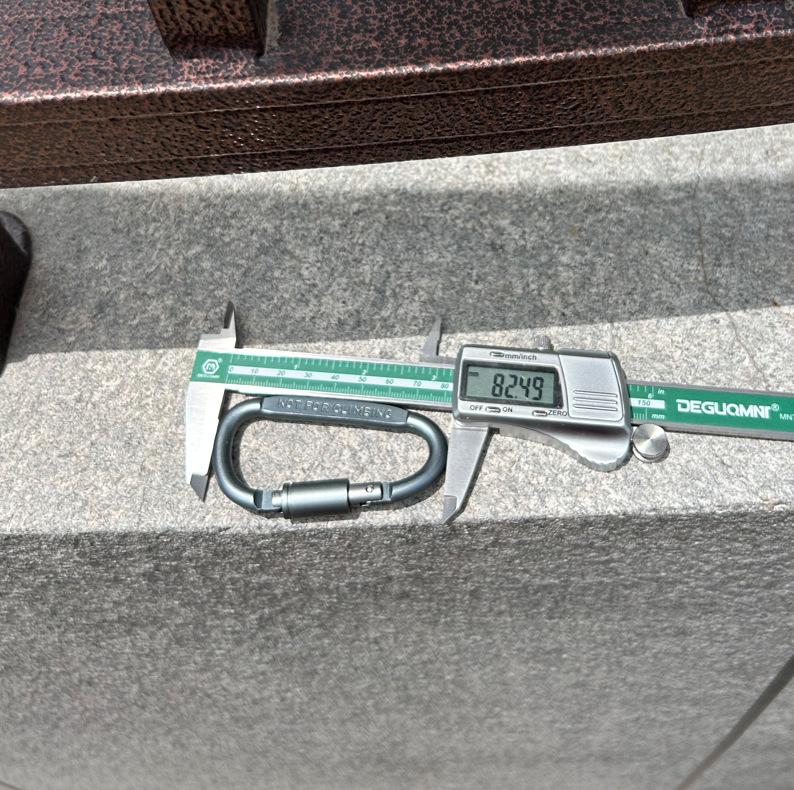 8D Colorful Aluminum Alloy Carabiner with Bold Lock for Tents and Bags