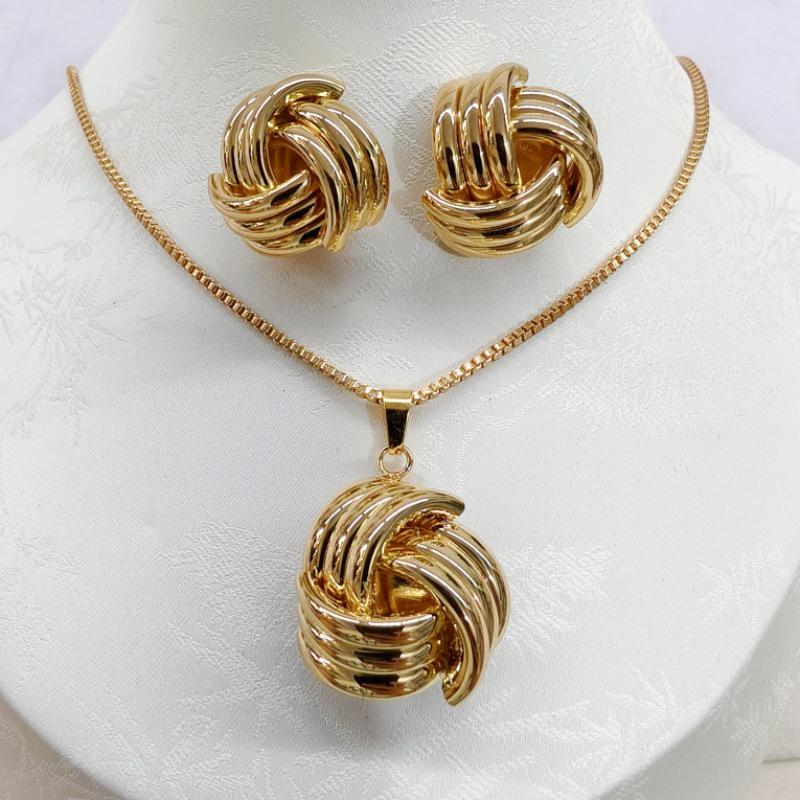 Elegant European & American Luxurious Geometric Twist Earrings & Necklace Set