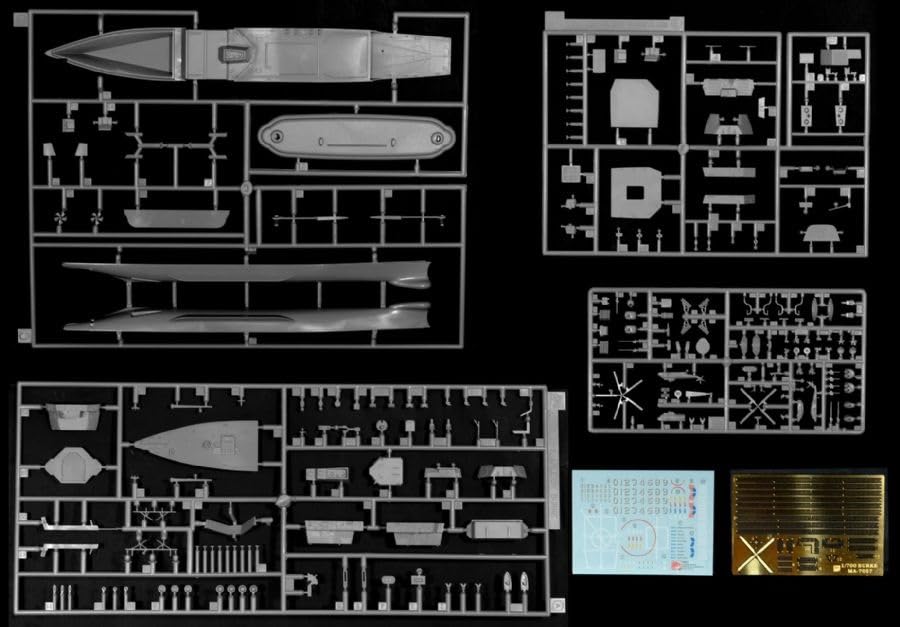 Platz Dragon 1/700 Scale Model Kit of the USS Pinckney DDG-91 Aegis Missile Destroyer (DR7057)