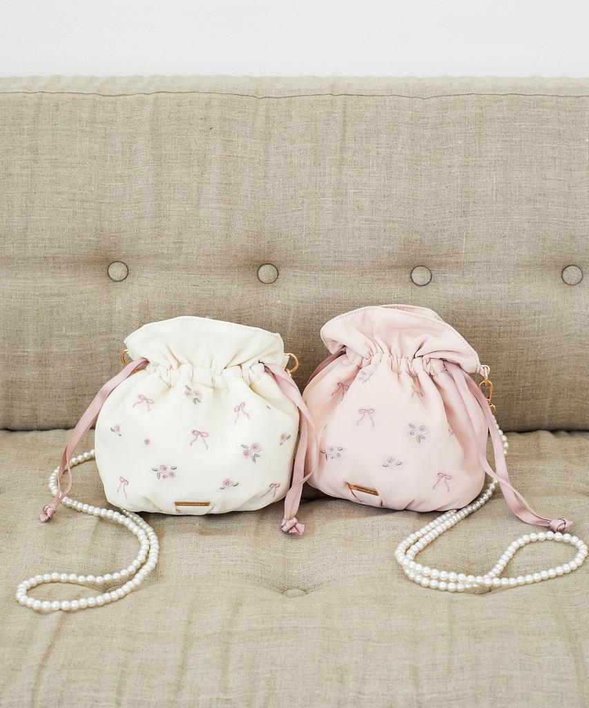 de Apparel Rose Ribbon Embroidered Drawstring Shoulder Bag for Ivory [Maison Fleur] Women,