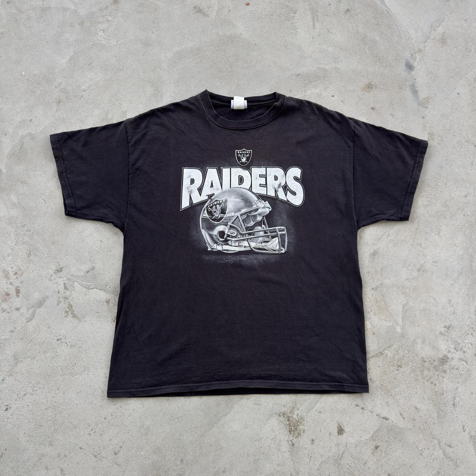 Vintage Oakland Raiders NFL Helmet Graphic T-Shirt Black Y2K Football Tee Oversized Size XL 4XL