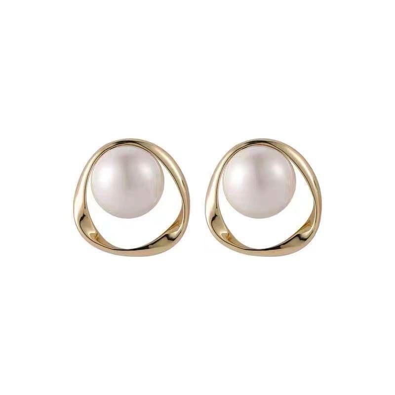 Simple Geometric Pearl Stud Earrings Women'S Light Luxury High-End Niche Design Earrings French Retro Versatile Earrings