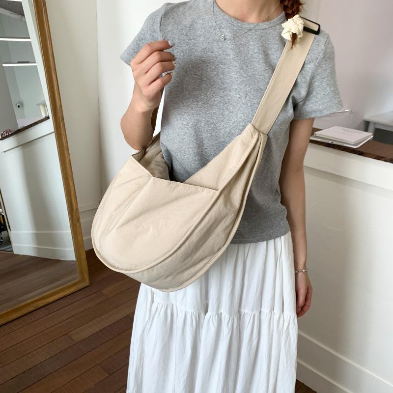 2025 Autumn and Winter New Korean Version of Large-capacity Casual Dumpling Bag Fashionable Versatile Nylon Commuter Shoulder Messenger Bag