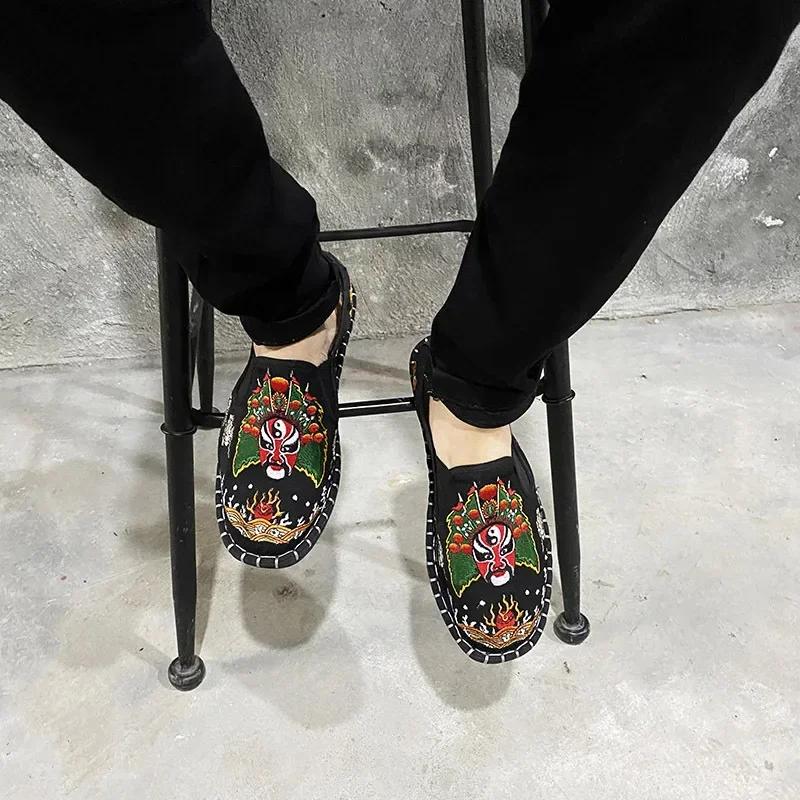Fashion Cloth Shoes Embroidery Flower Social Guy Male Moccasin-Gommino Student Casual Shoes Fashion National Chinese Style 2024