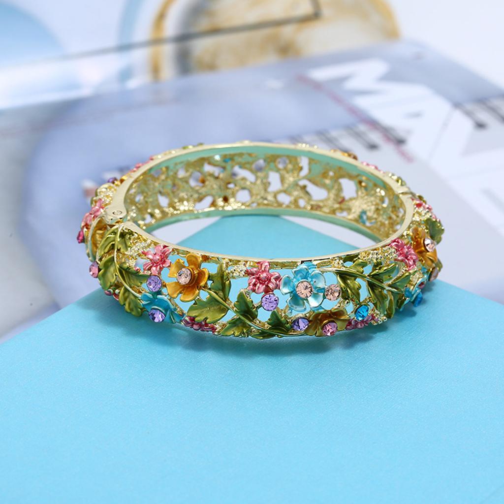 Damen Armreif Ethnischer Stil Hypoallergen Elegantes Blumen-Charme Schmuckstück für Damen und Mutter Dekoration