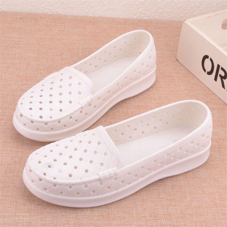 Hole shoes women's summer beach shoes mother work nurse shoes integrated flat bottom breathable thick sole soft sole bag head sandals women