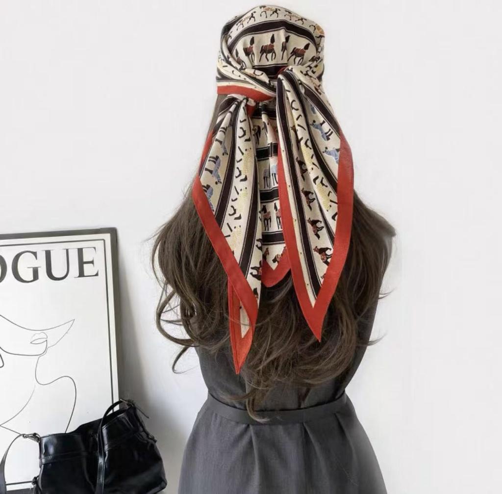 Retro black cashew flower triangle scarf women's autumn and winter high sense fashion versatile silk scarf temperament scarf shawl accessories