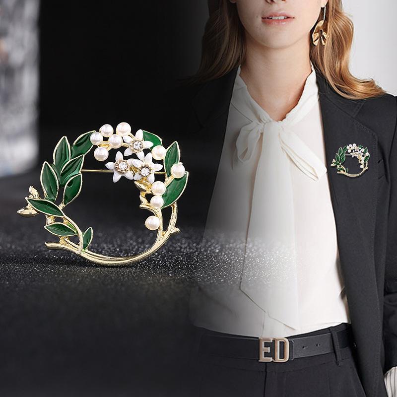 Gardenia Brooch Female Literary Temperament Brooch Anti-Light Clothing Fixed Pin Buckle Suit Shirt Accessories Collar Pin