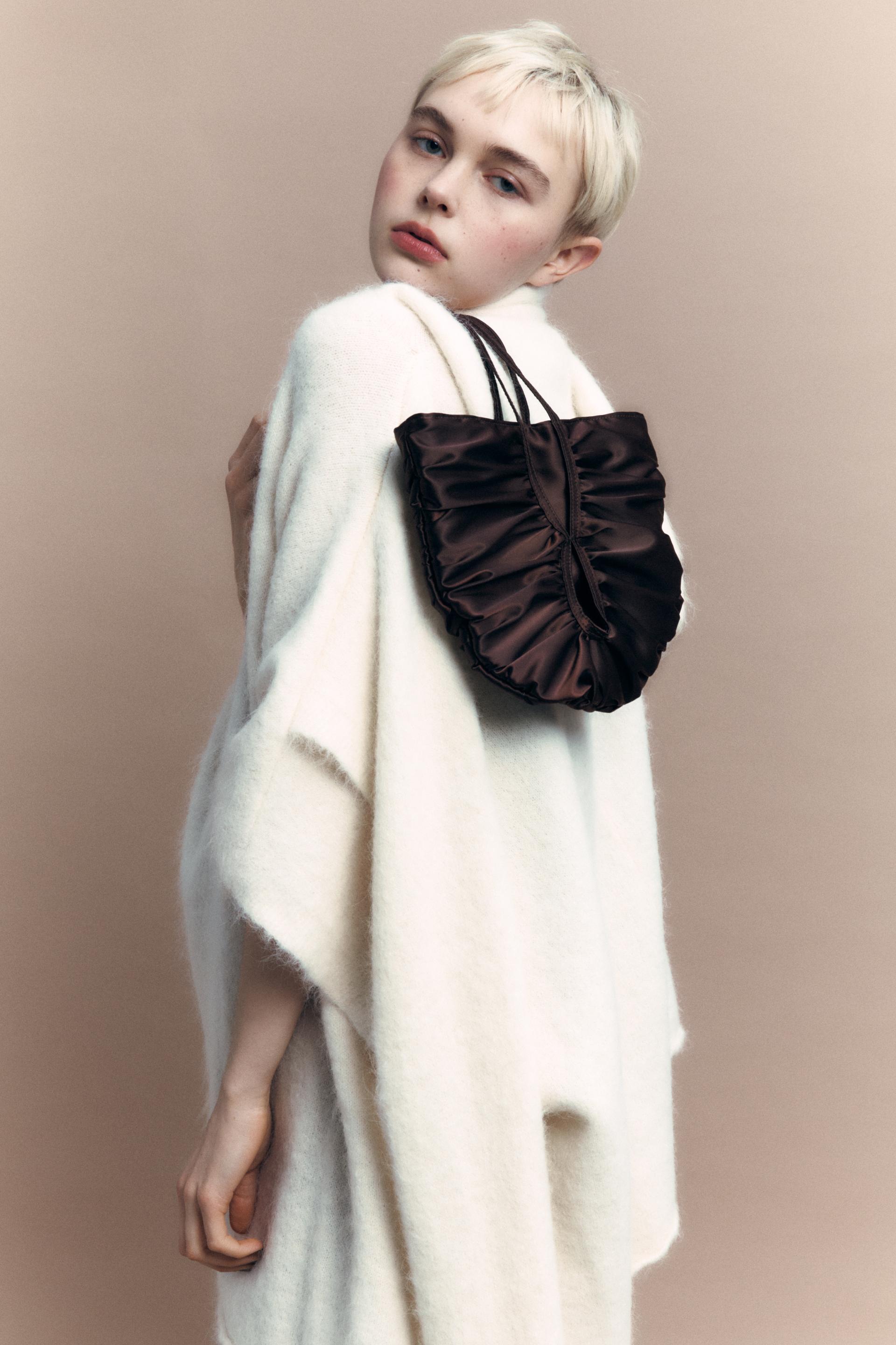 

АТЛАСНАЯ СУМКА-ВЕДРО