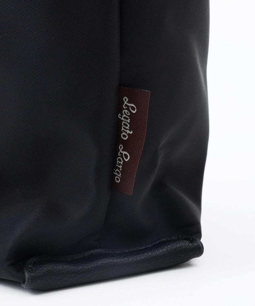 Comfortable vertical shoulder with shoulder and smartphone Compact bag, water-repellent, pad, storage. design.