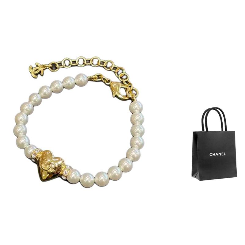 

CHANEL [24P Spring and Summer New Products] Love Shape Metal Artificial Pearl Rhinestone Bracelet Women s Gold золотий