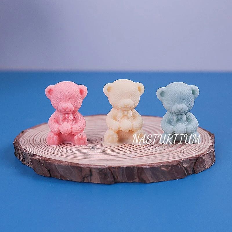 Ball Holding Bear Candle Mold 3D Cute Animal Soap Crafts Gypsum Resin Silicone Mould DIY Chocolate Ice Cake Baking Tool
