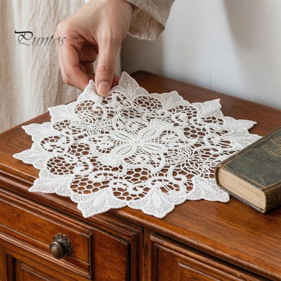 Elegante Spitzengedeckunterlagen Rund Weißes Deckchen, Retro-Gedeckunterlage, Bestickte Tischmatte, Florale Topper-Deckchen für Hochzeit Junggesellinnenabschied Esstischdekoration
